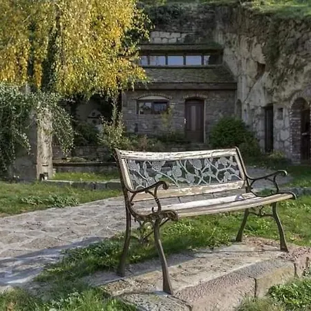 Riolit Barlangszállás Apartman *