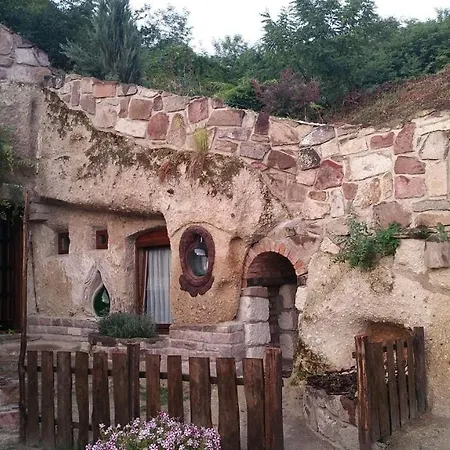 Riolit Barlangszállás Apartman *