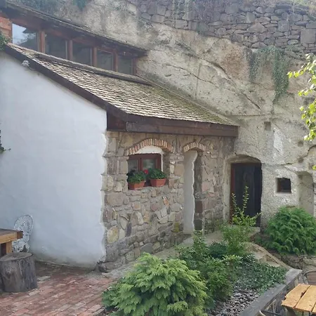 Riolit Barlangszállás Apartman *